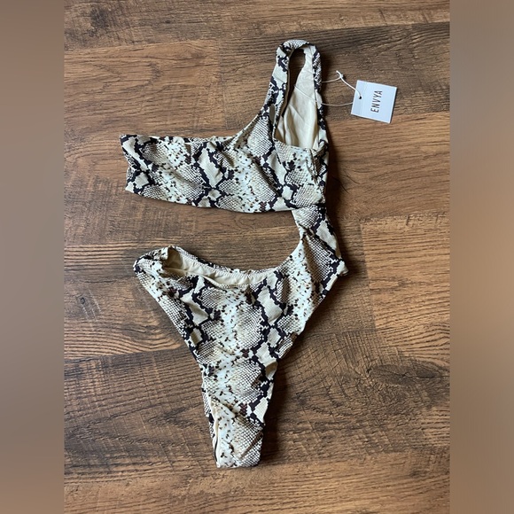 Size XS swim suit - Picture 1 of 5